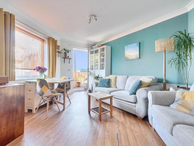 Flat for sale in Littlecote, West Sussex