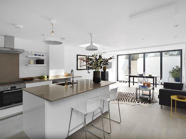 Flat for sale in Earl's Court, Greater London