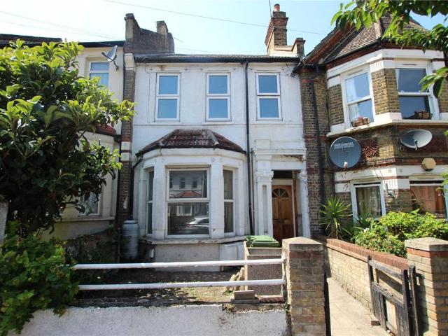Flat for sale in Glyndon, Plumstead
