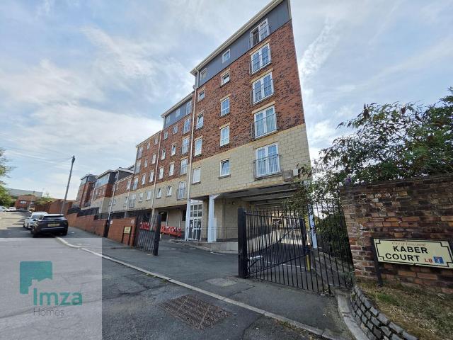 Flat for sale in Calderstones