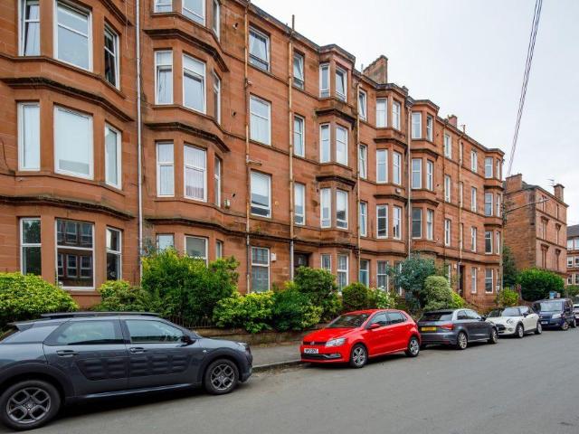 Flat for sale in Crossmyloof, Scotland