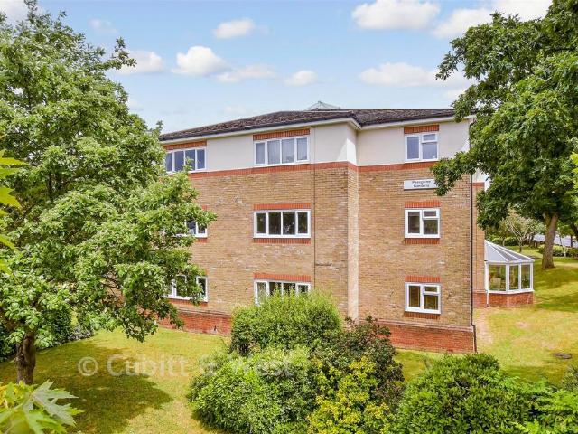 Flat for sale in London Borough of Croydon, Shirley