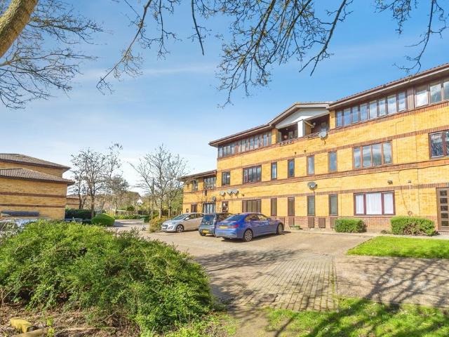 Flat for sale in Bletchley, Milton Keynes