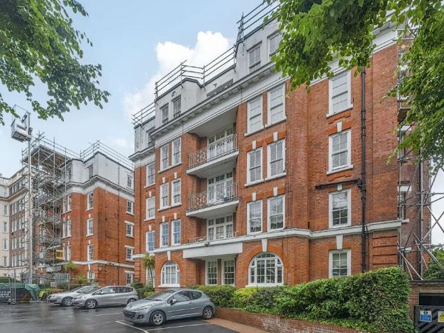 Flat for sale in St. John's Wood, Greater London