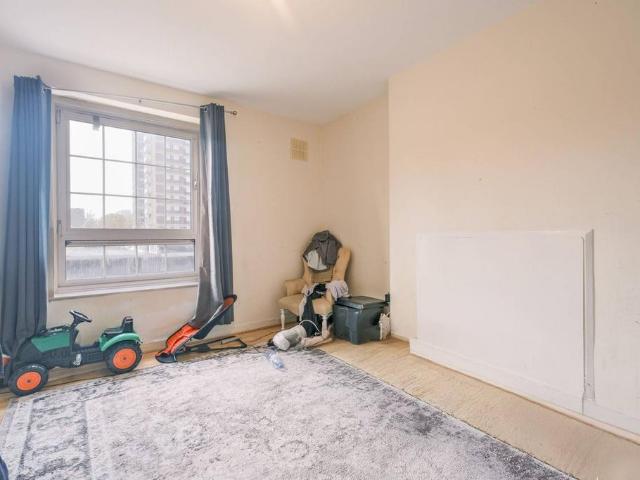 Flat for sale in St. George in the East, Wapping