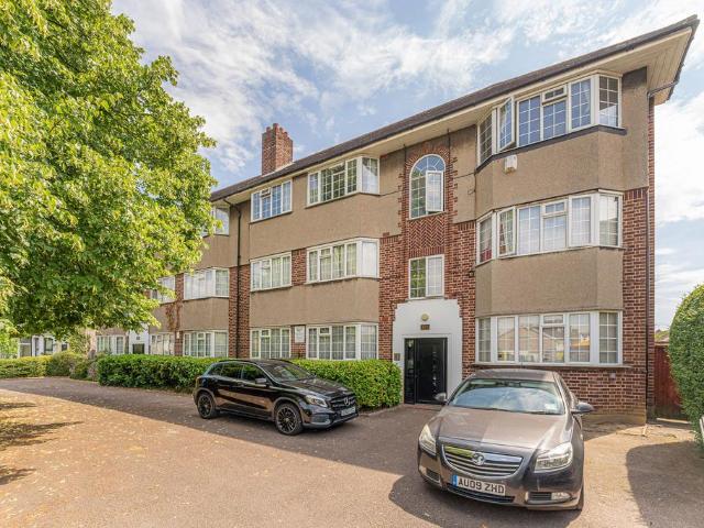 Flat for sale in Freezywater, Greater London