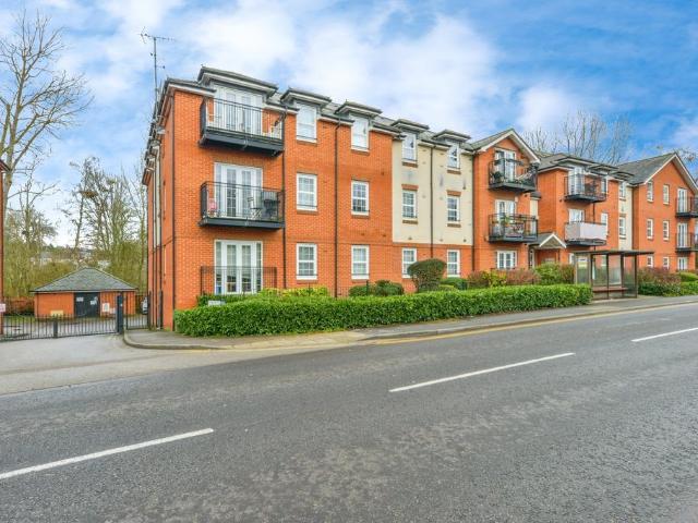 Flat for sale in Five Acres, Hertfordshire