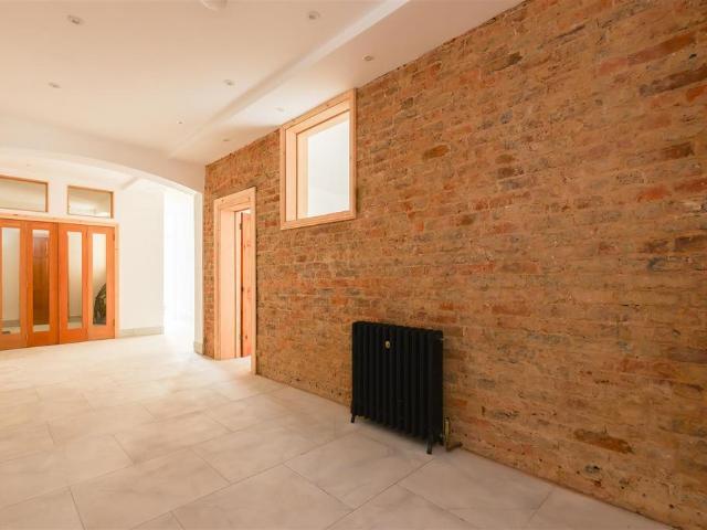 Flat for sale in West Marina, Guestling Green