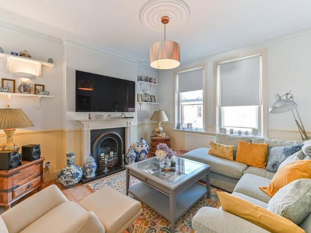 Flat for sale in Loughborough Junction, Greater London