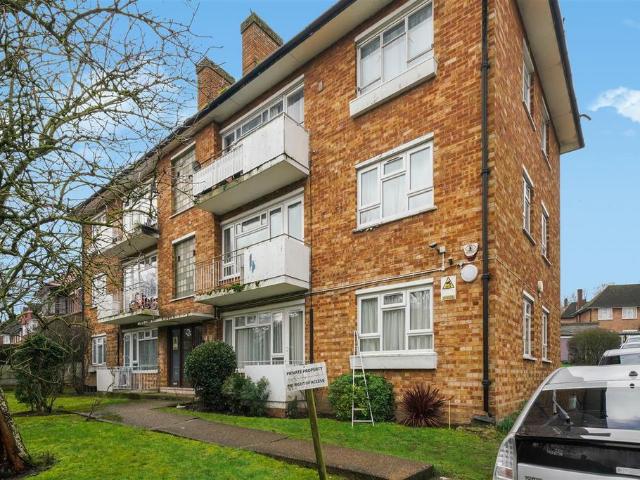 Flat for sale in Preston, Greater London