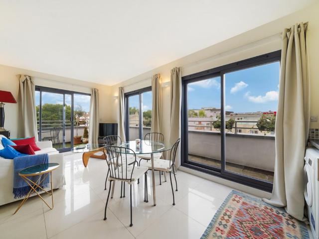 Flat for sale in Fulham, Walham Green