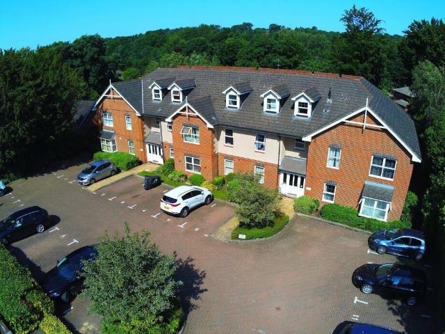 Flat for sale in Heatherside, Heol-las
