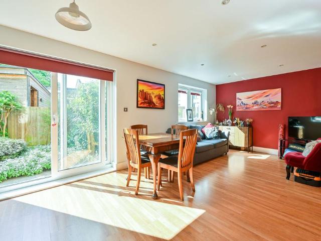 Flat for sale in Old Kent Road, Greater London