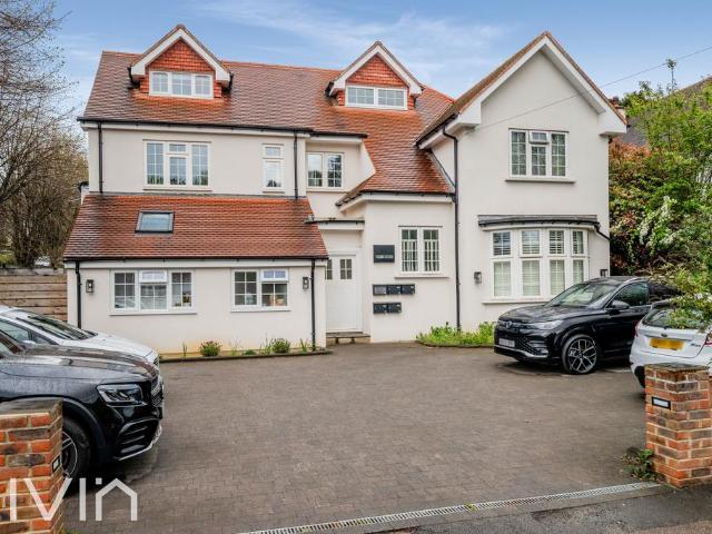 Flat for sale in London Borough of Croydon, Purley