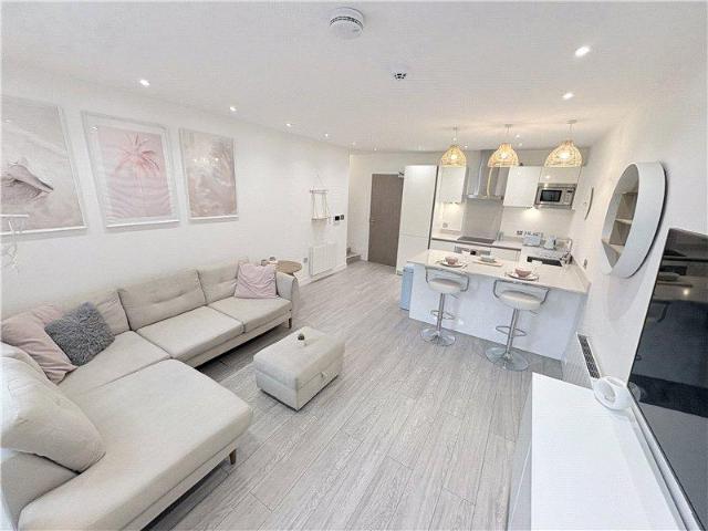 Flat for sale in Cheadle, Greater Manchester