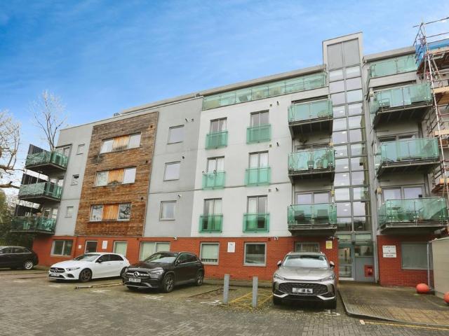 Flat for sale in Nunhead, Greater London