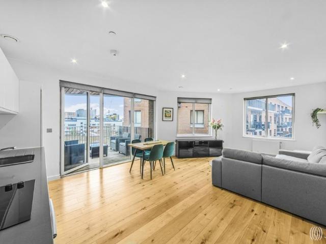 Flat for sale in Bromley-by-Bow, Cat Hill