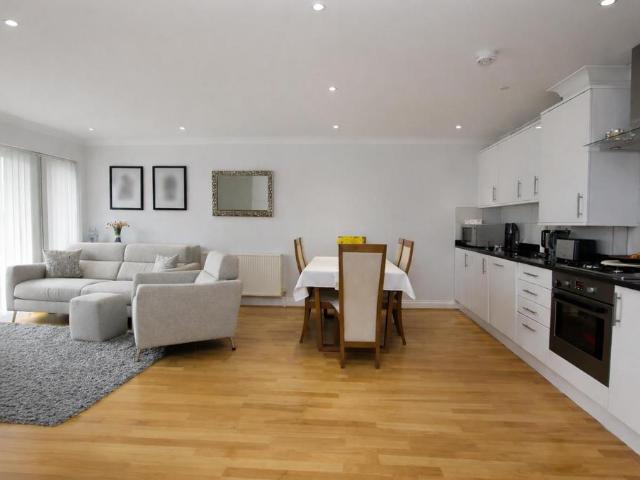 Flat for sale in Elstree and Borehamwood, Borehamwood
