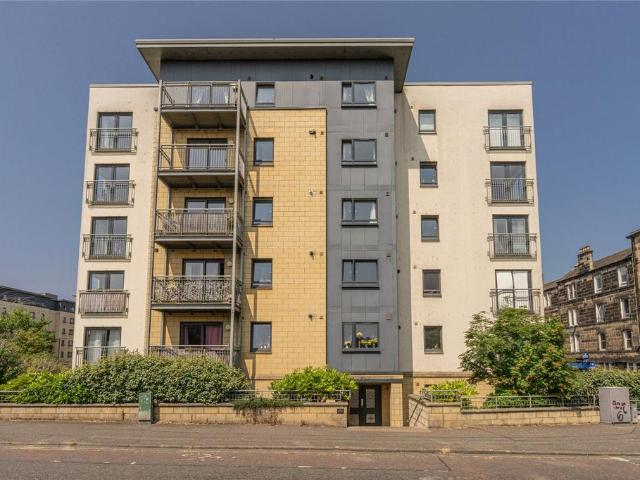 Flat for sale in Leith, Scotland