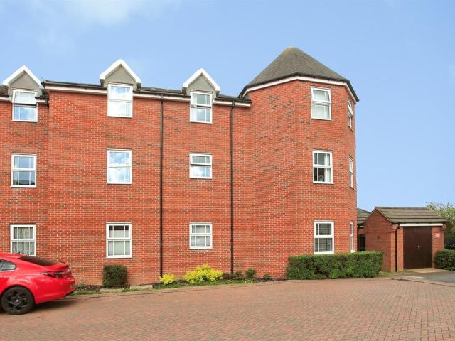 Flat for sale in Peterborough