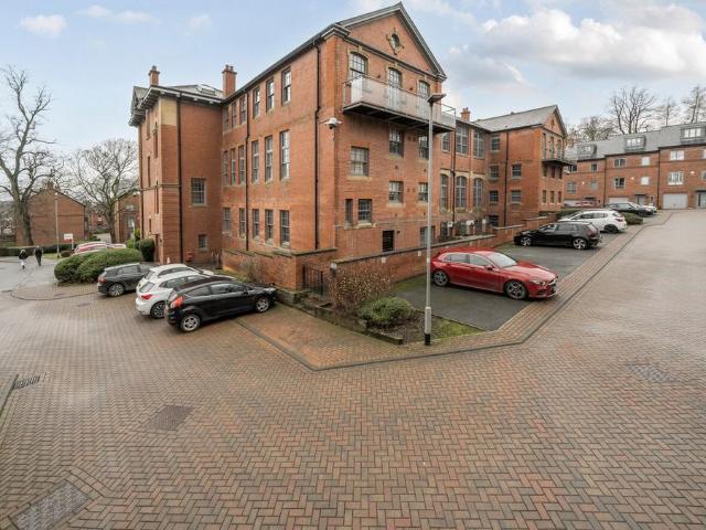 Flat for sale in Hyde Park, West Yorkshire