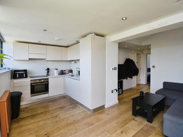 Flat for sale in London Borough of Lewisham, New Cross