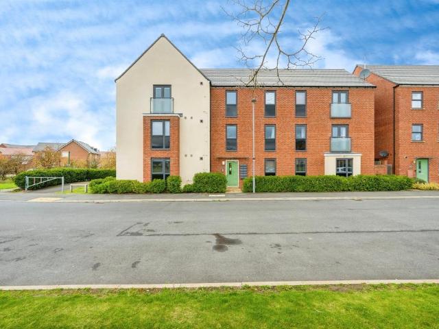 Flat for sale in Eagle Farm, Wavendon