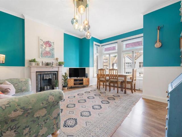 Flat for sale in West Norwood, Greater London