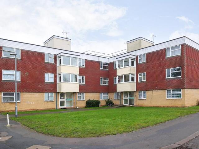 Flat for sale in Earley