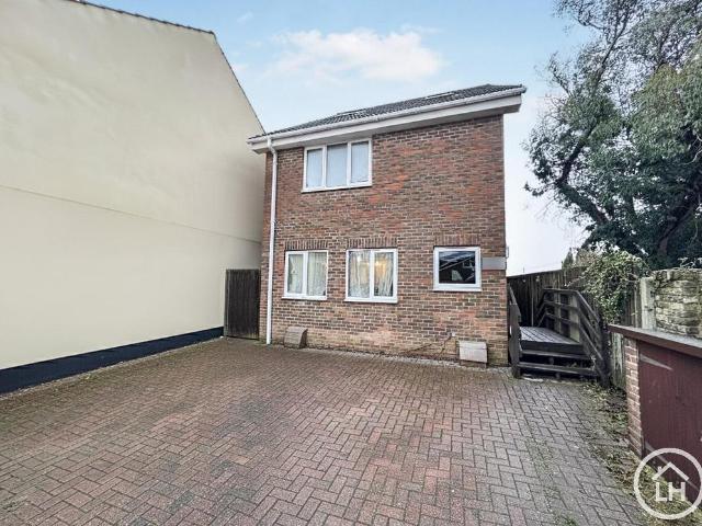 Flat for sale in East Rainham, Gillingham