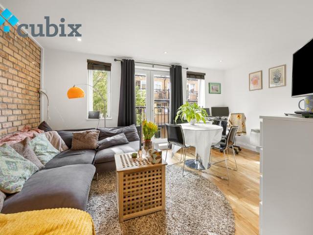 Flat for sale in Brixton, Greater London