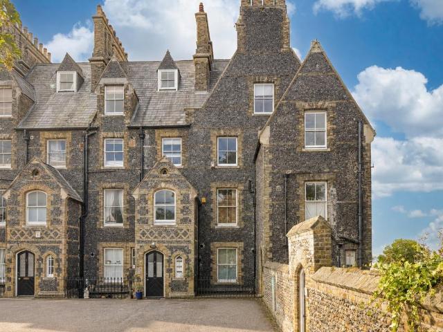 Flat for sale in West Cliff, Acol