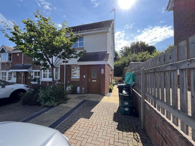 Flat for sale in Colwyn Bay, Wales