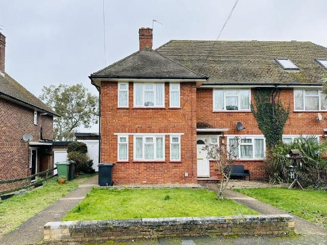 Flat for sale in Woodcote, Epsom