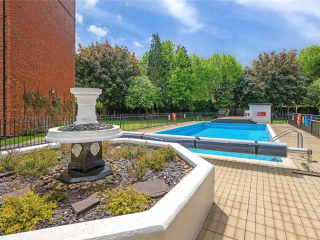 Flat for sale in London Borough of Hounslow, Strand