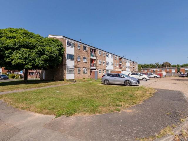 Flat for sale in Slough