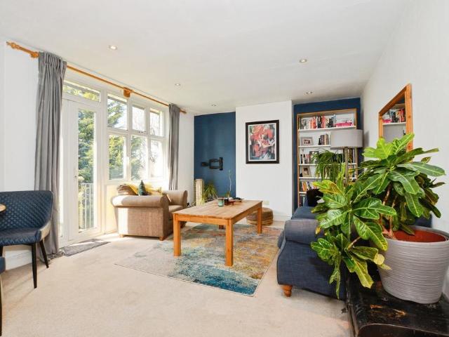 Flat for sale in Batchworth, Hertfordshire