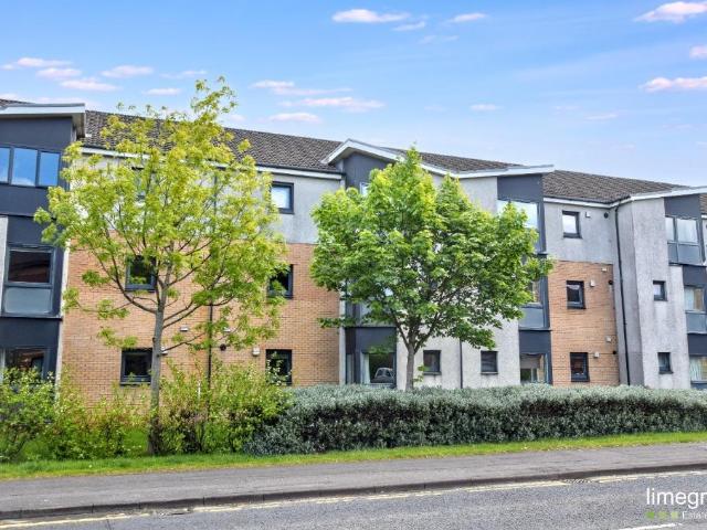 Flat for sale in Prestwick, Scotland
