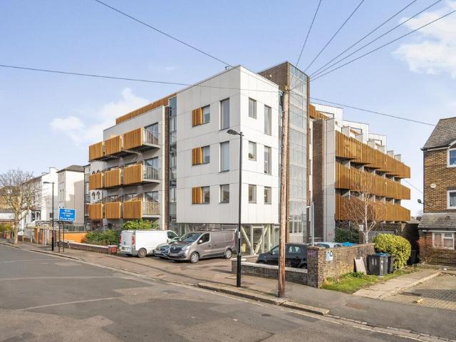 Flat for sale in London Borough of Croydon, South Norwood