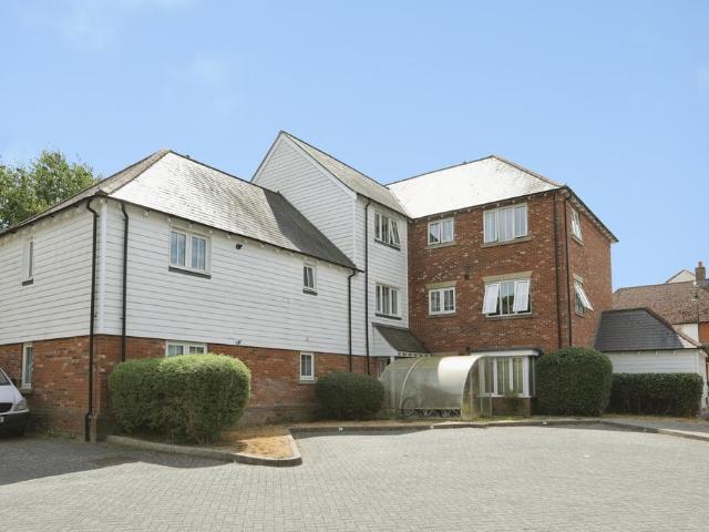 Flat for sale in Bourne Vale, Kent