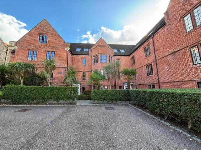 Flat for sale in Clements Park, Brentwood