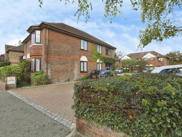 Flat for sale in Partridge Green, Horsham