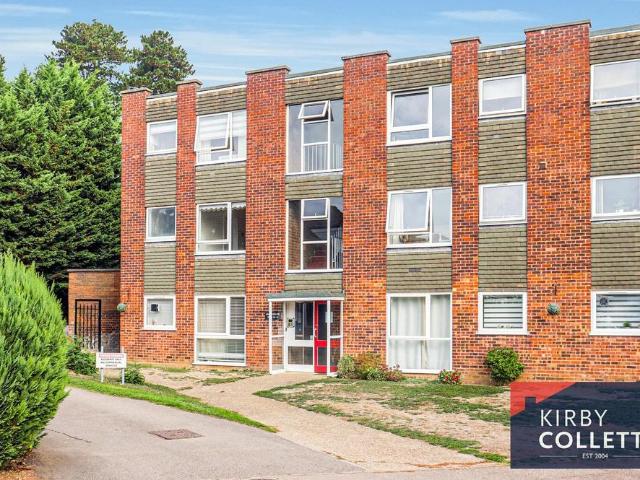 Flat for sale in Wormley, Broxbourne