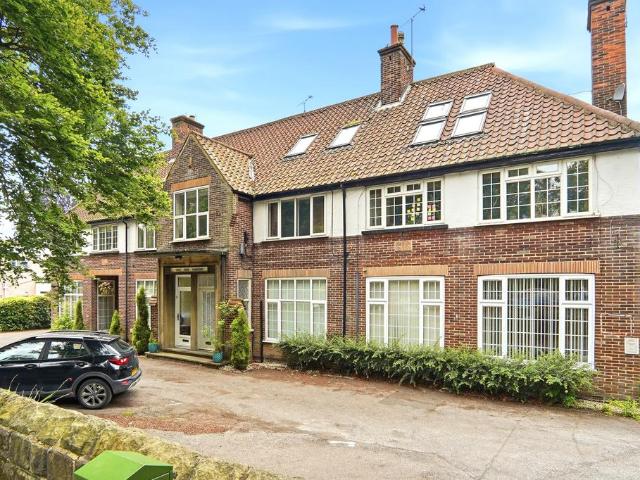 Flat for sale in Weetwood, West Yorkshire