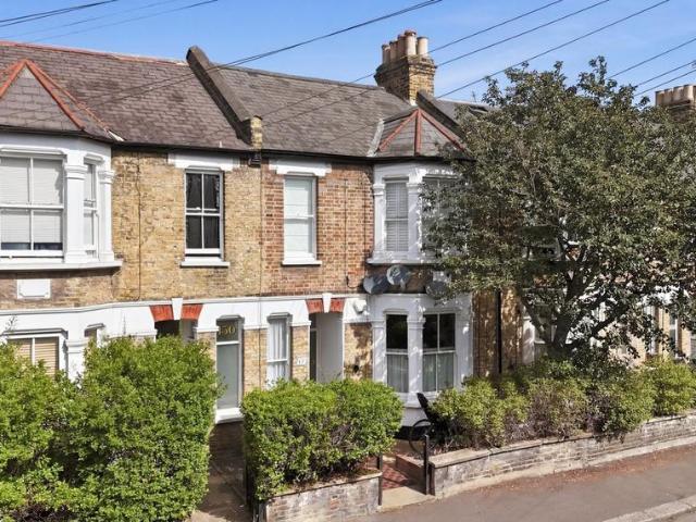 Flat for sale in Leyton, Greater London