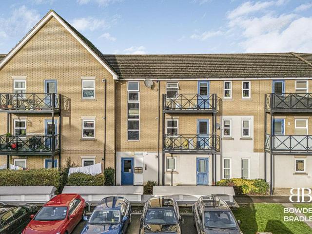 Flat for sale in Little Heath, Greater London