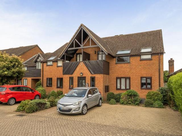 Flat for sale in Toddington, Bedfordshire