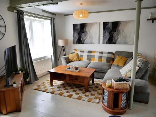 Flat for sale in Calne