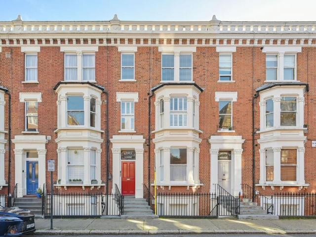 Flat for sale in Brook Green, Greater London