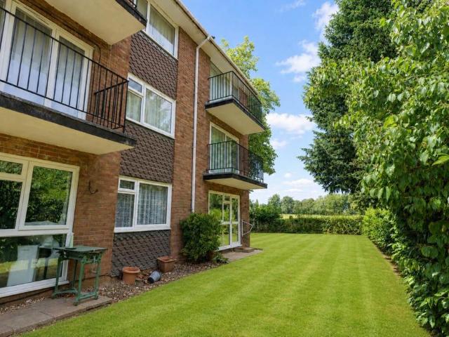 Flat for sale in Reading